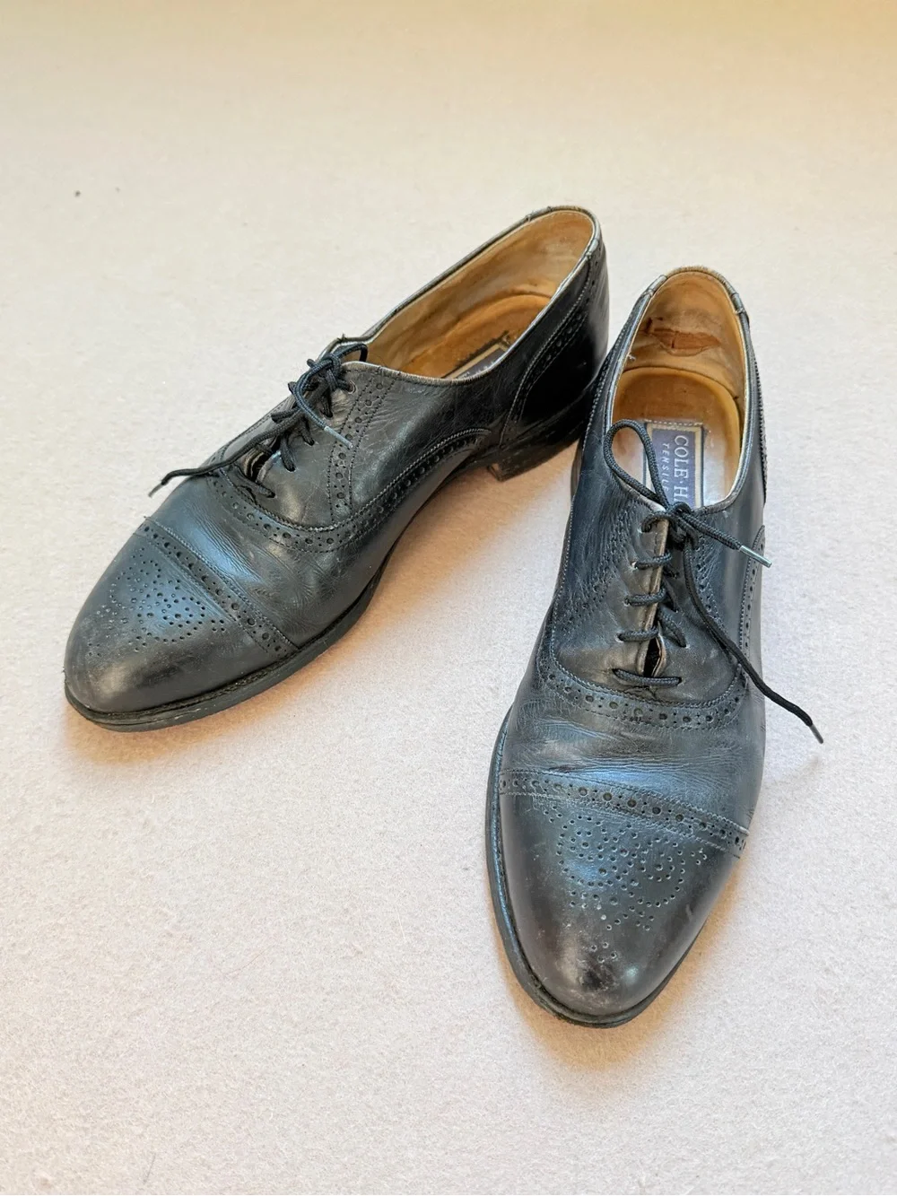 Cole Haan Black Leather Wingtip Oxfords men size 10.5 classic vintage old money